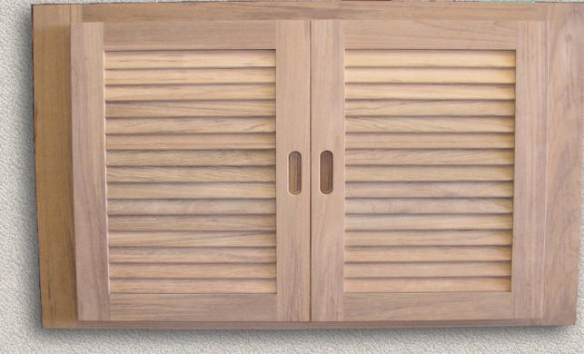 2 Louver Doors - Common Frame